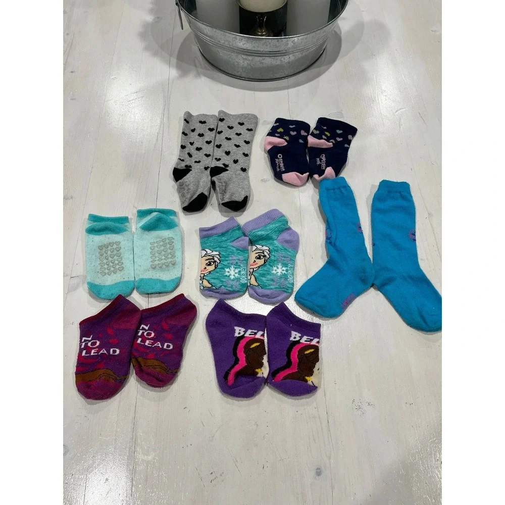 Lot of 7 pairs of socks including Disney size 2-4 yrs‎